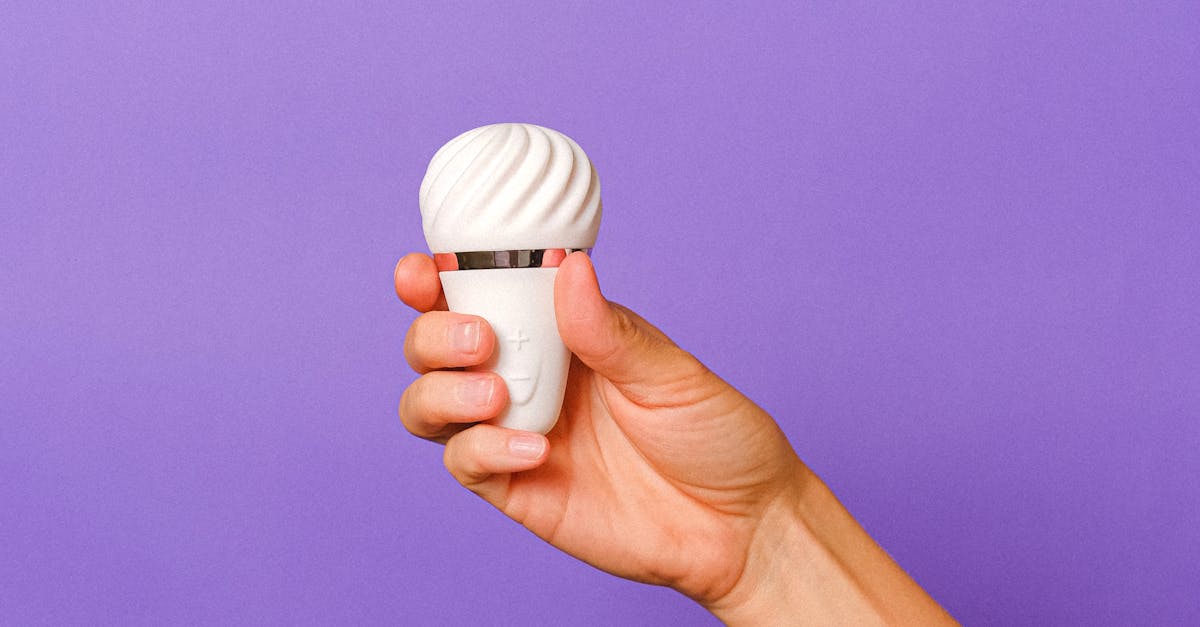 7 Creative Ways to Incorporate Non-Sexual Touch in Your Routine